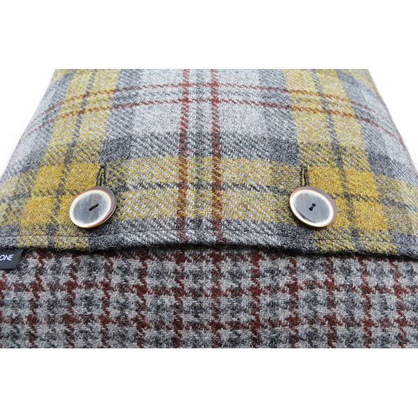cullen-gunclub-45x45-detail cushion-cullen-gunclub-detail